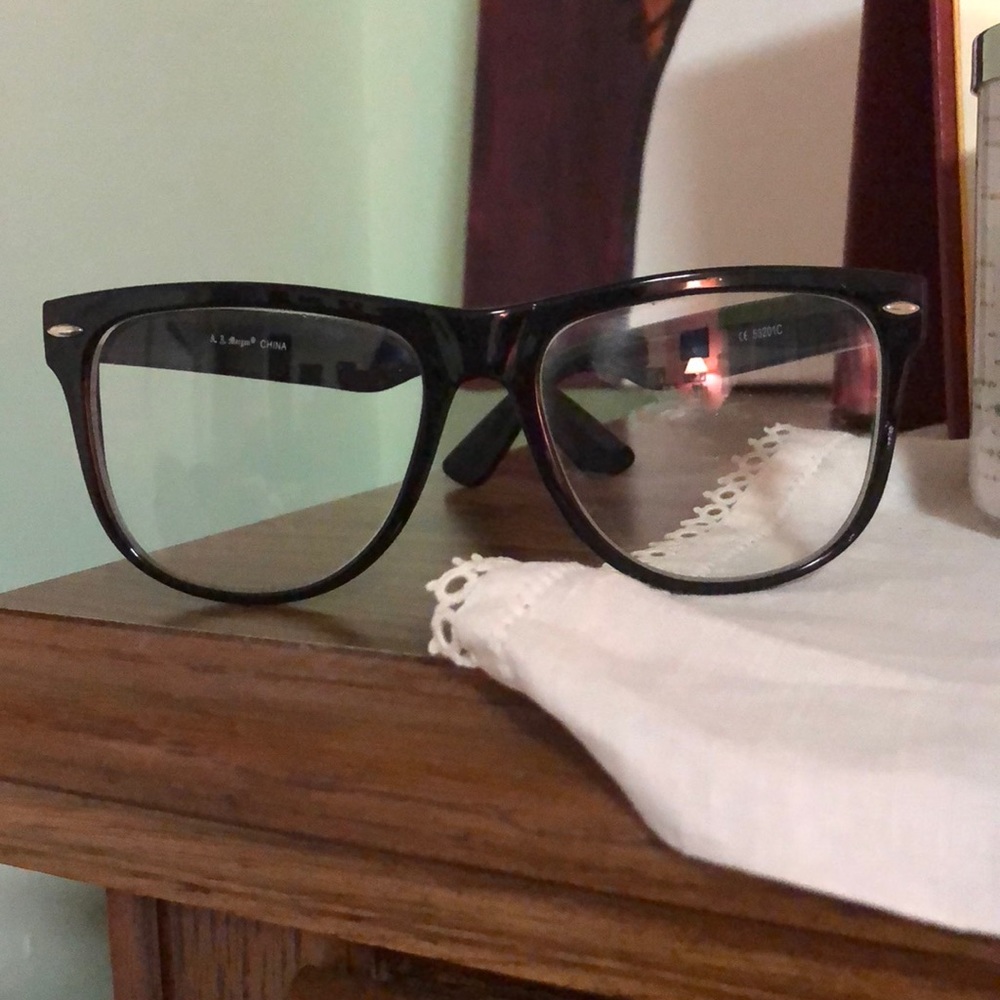 Black Wafer Glasses